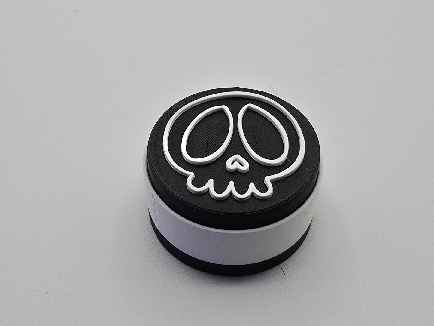 Kawaii Skull Clicker