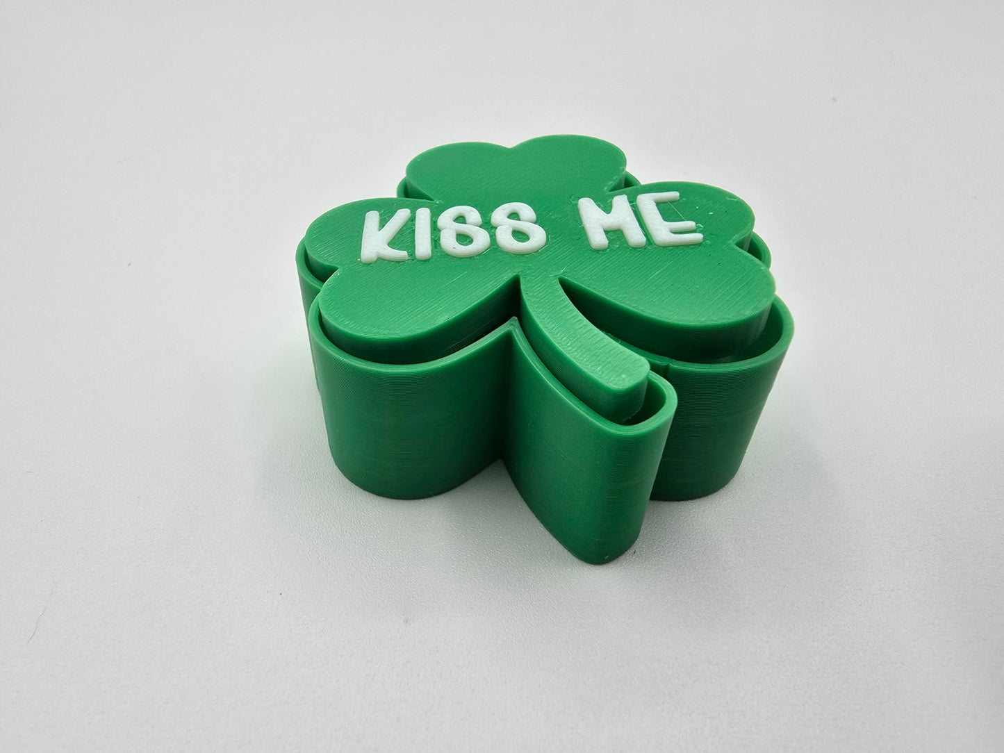 Shamrock Clicker – 4 Leaf “Kiss Me” Edition