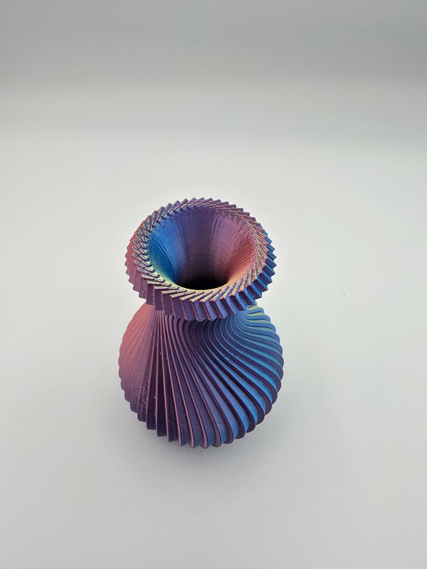 Twist Ribbed Vase – Modern 3D Printed Decor