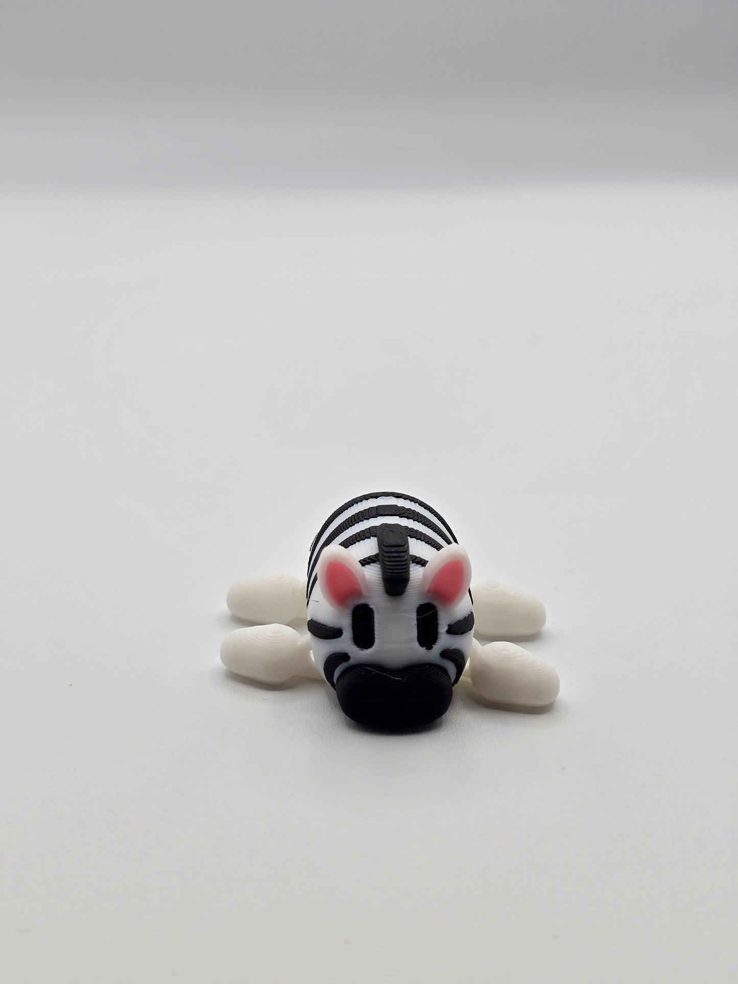 Mini Articulated Zebra Figure – Pocket-Size Desk & Shelf Decor