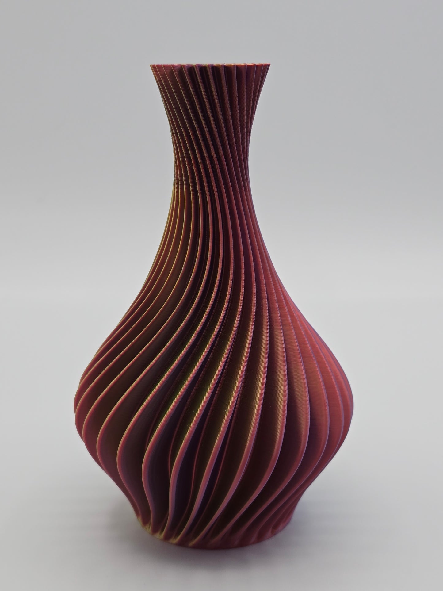 Organic Swirl Vase – Modern 3D Printed Decor