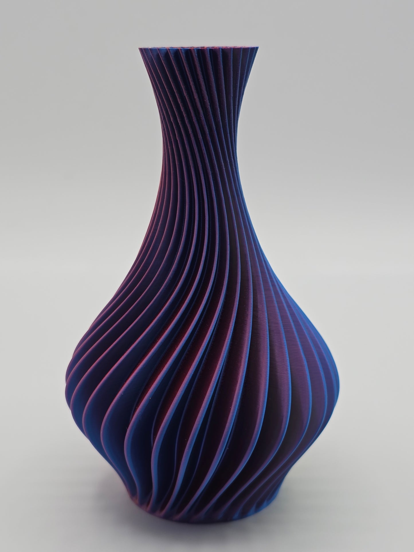 Organic Swirl Vase – Modern 3D Printed Decor